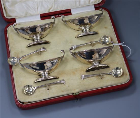 A cased set of four George V silver table salts and spoons, London, 1915.